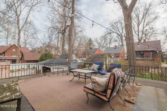 2542 Meadowwood Drive, Toledo, OH 43606