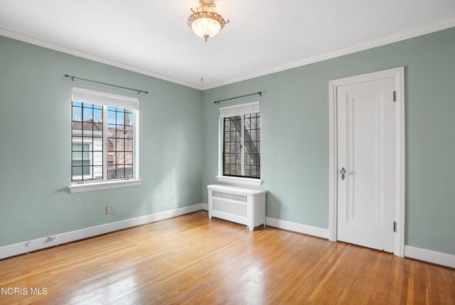 2542 Meadowwood Drive, Toledo, OH 43606