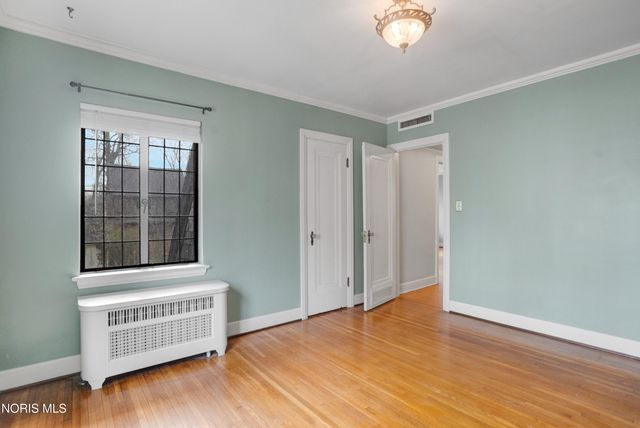 2542 Meadowwood Drive, Toledo, OH 43606