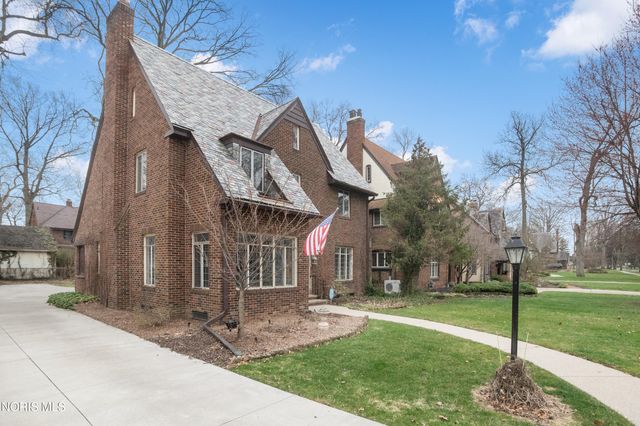 2542 Meadowwood Drive, Toledo, OH 43606