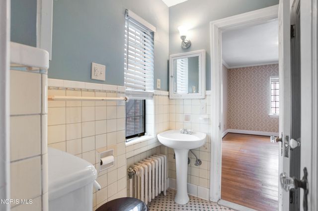 2542 Meadowwood Drive, Toledo, OH 43606