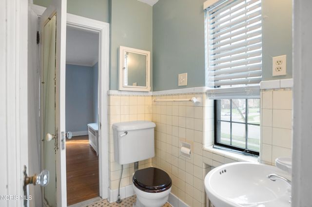 2542 Meadowwood Drive, Toledo, OH 43606