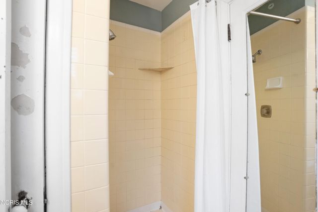 2542 Meadowwood Drive, Toledo, OH 43606