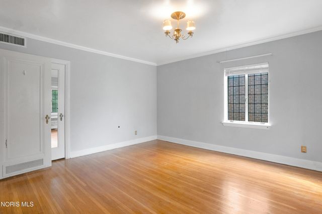 2542 Meadowwood Drive, Toledo, OH 43606