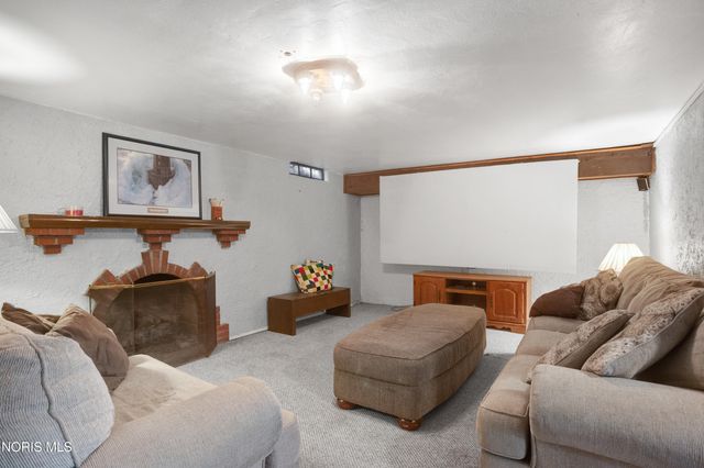 2542 Meadowwood Drive, Toledo, OH 43606