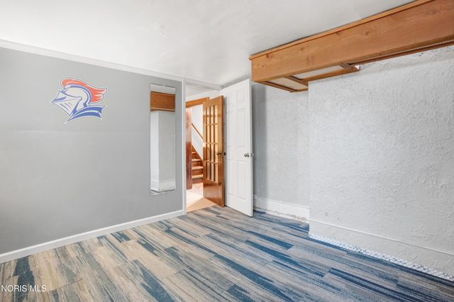 2542 Meadowwood Drive, Toledo, OH 43606