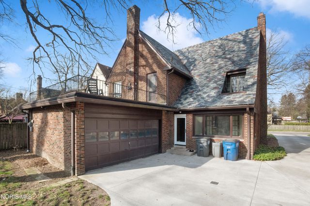 2542 Meadowwood Drive, Toledo, OH 43606