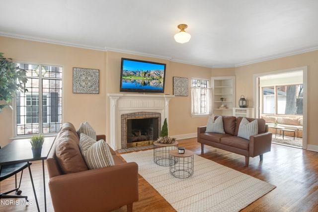 2542 Meadowwood Drive, Toledo, OH 43606