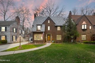 2542 Meadowwood Drive, Toledo, OH 43606