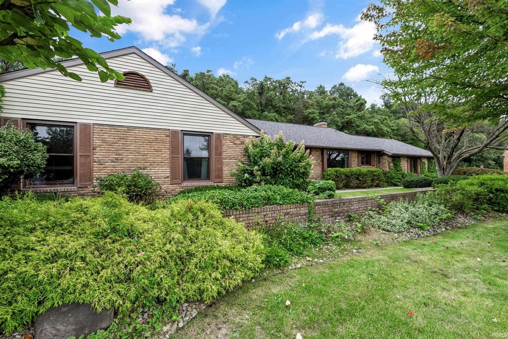 51200 Pheasant Run Drive, Granger, IN 46530