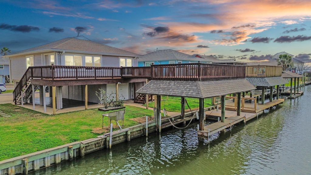 485 Pompano Street, Hitchcock, TX 77563