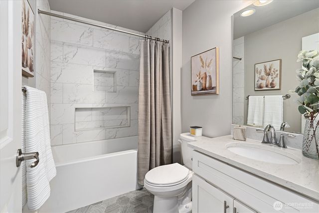 18774 E Edmunds Court E, Bonney Lake, WA 98391