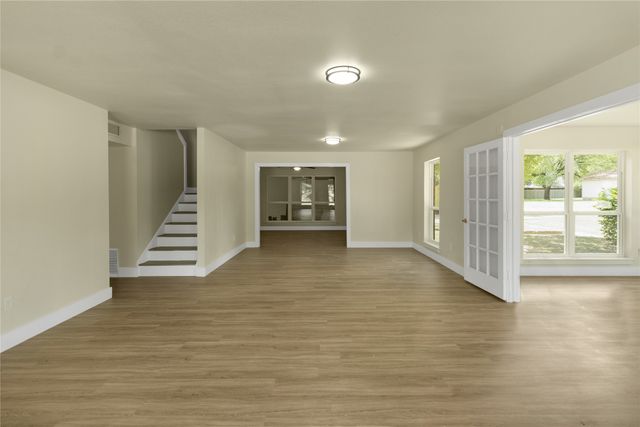6112 W Poly Webb Road, Arlington, TX 76016