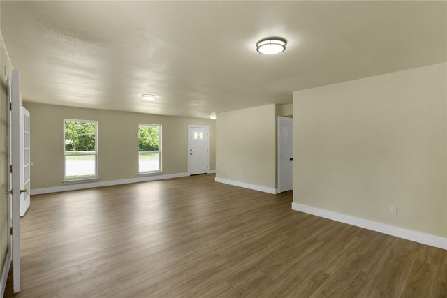 6112 W Poly Webb Road, Arlington, TX 76016