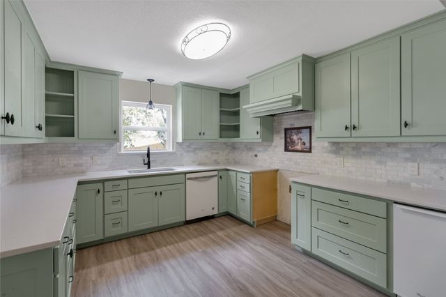 6112 W Poly Webb Road, Arlington, TX 76016