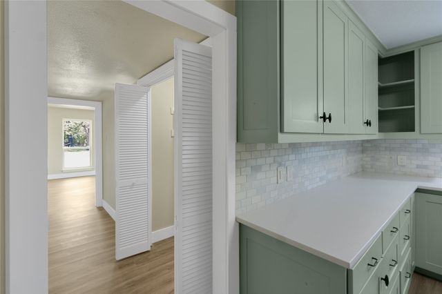 6112 W Poly Webb Road, Arlington, TX 76016