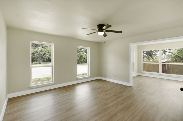 6112 W Poly Webb Road, Arlington, TX 76016