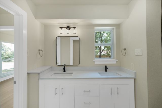6112 W Poly Webb Road, Arlington, TX 76016