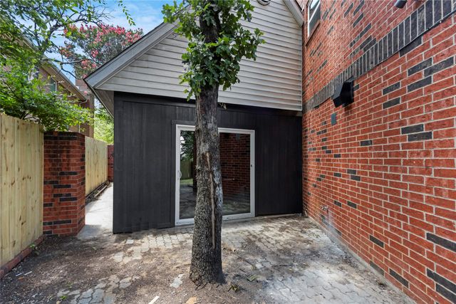 6112 W Poly Webb Road, Arlington, TX 76016