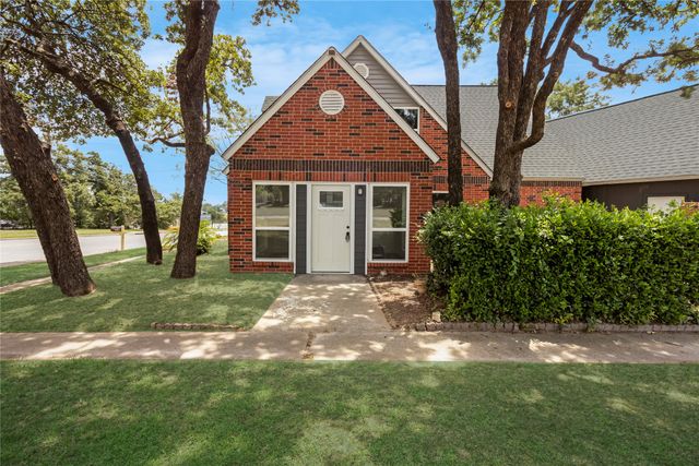 6112 W Poly Webb Road, Arlington, TX 76016