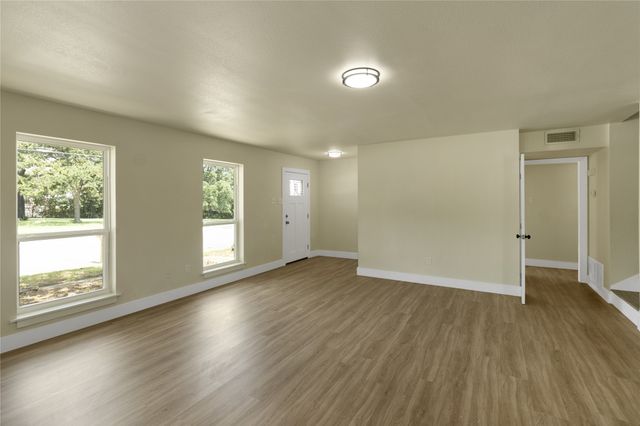 6112 W Poly Webb Road, Arlington, TX 76016