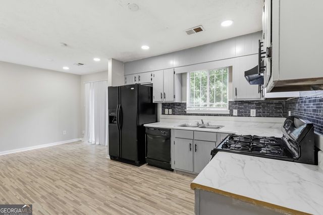 8227 Englewood Trail, Riverdale, GA 30274