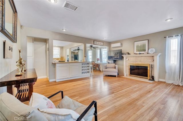 8819 Glider, Los Angeles, CA 90045