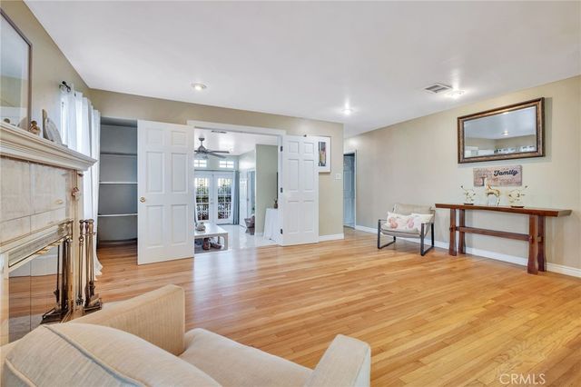 8819 Glider, Los Angeles, CA 90045