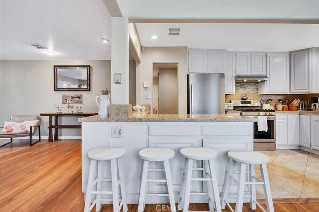 8819 Glider, Los Angeles, CA 90045