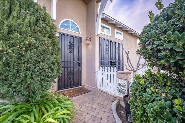 8819 Glider, Los Angeles, CA 90045