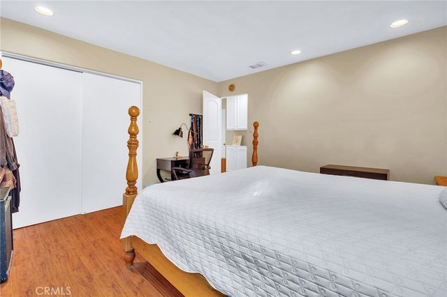 8819 Glider, Los Angeles, CA 90045