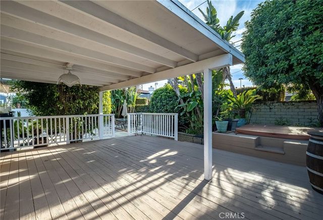 8819 Glider, Los Angeles, CA 90045