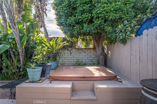 8819 Glider, Los Angeles, CA 90045