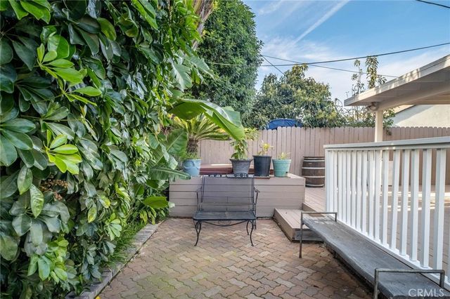 8819 Glider, Los Angeles, CA 90045