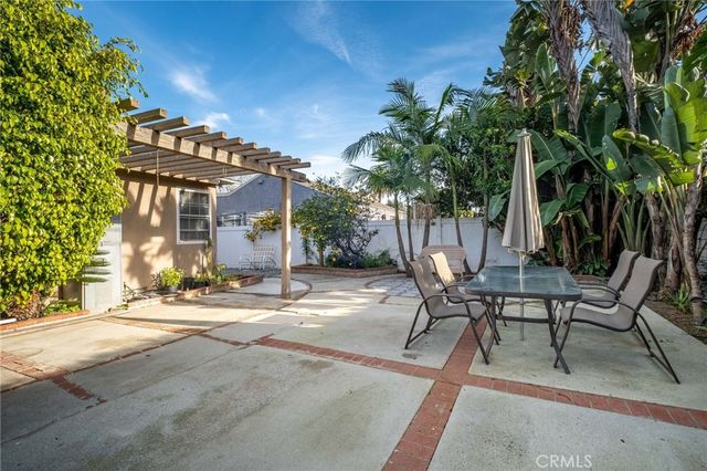 8819 Glider, Los Angeles, CA 90045