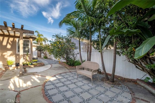 8819 Glider, Los Angeles, CA 90045