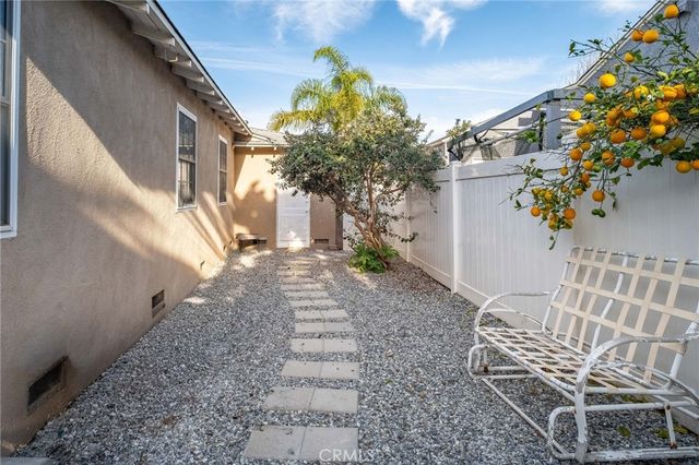 8819 Glider, Los Angeles, CA 90045