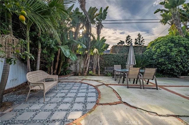 8819 Glider, Los Angeles, CA 90045