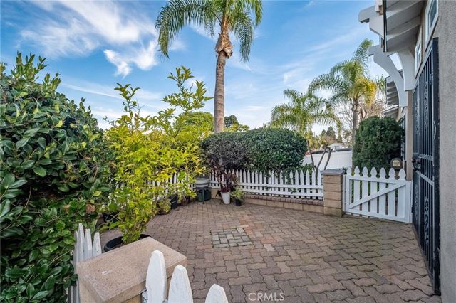 8819 Glider, Los Angeles, CA 90045