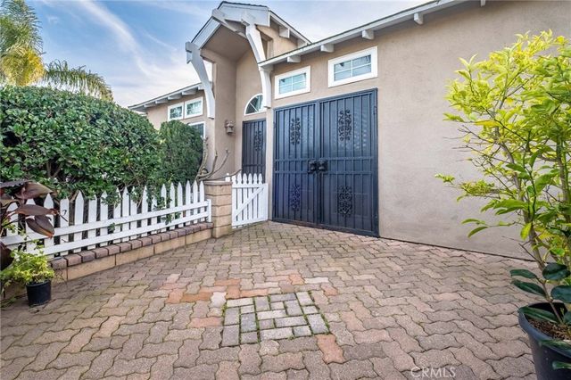 8819 Glider, Los Angeles, CA 90045