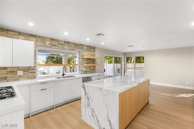 2104 Inverness Drive, Henderson, NV 89074