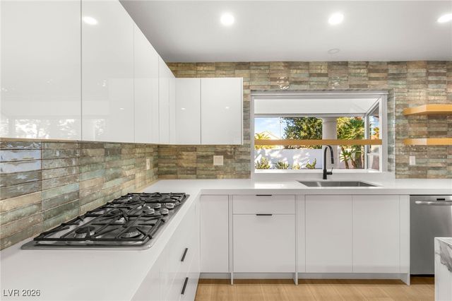 2104 Inverness Drive, Henderson, NV 89074