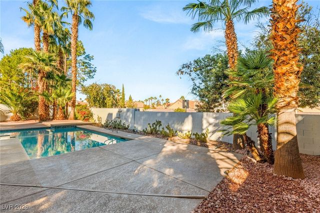 2104 Inverness Drive, Henderson, NV 89074