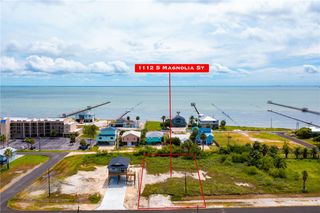 1112 S Magnolia St, Rockport, TX 78382