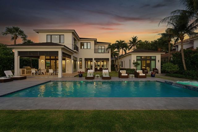 825 W Oyster Lane, Lantana, FL 33462