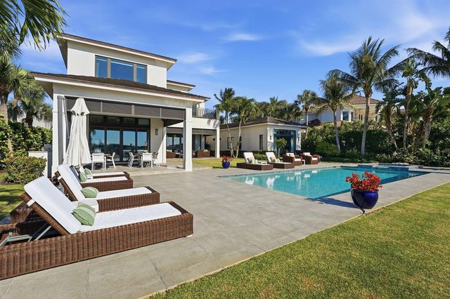 825 W Oyster Lane, Lantana, FL 33462