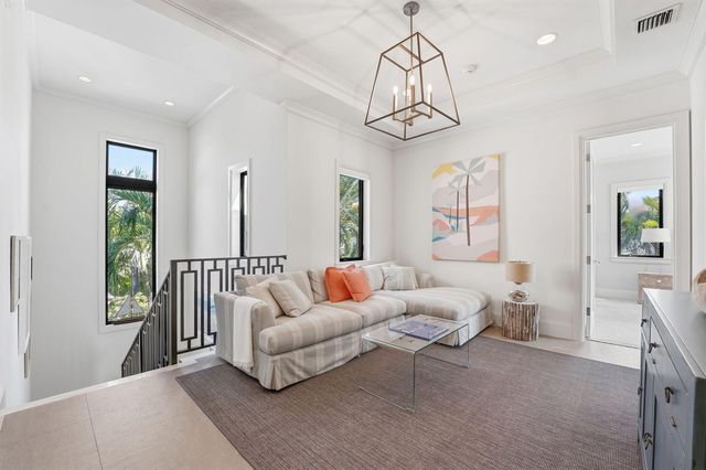 825 W Oyster Lane, Lantana, FL 33462