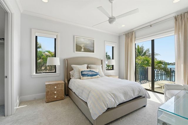 825 W Oyster Lane, Lantana, FL 33462
