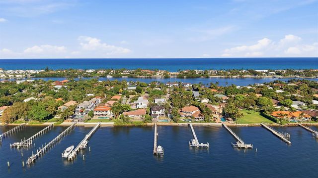 825 W Oyster Lane, Lantana, FL 33462