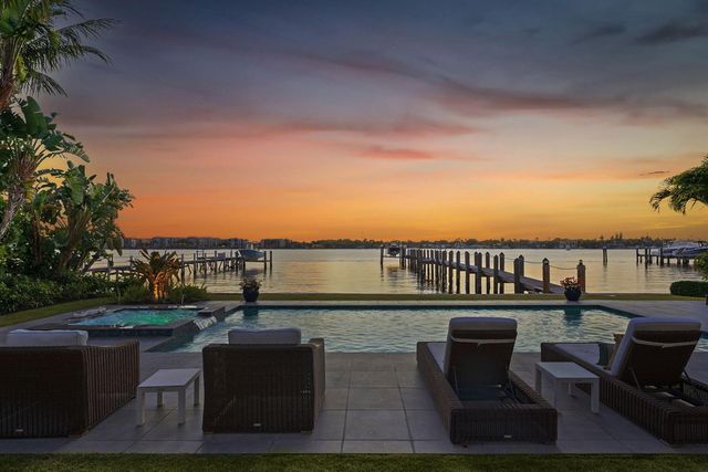 825 W Oyster Lane, Lantana, FL 33462